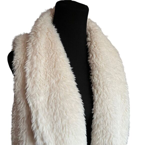 Magnolia Lane Fluffy Cozy Tunic Vest - w/ Pockets. Sz L - NWT. - Picture 6 of 11